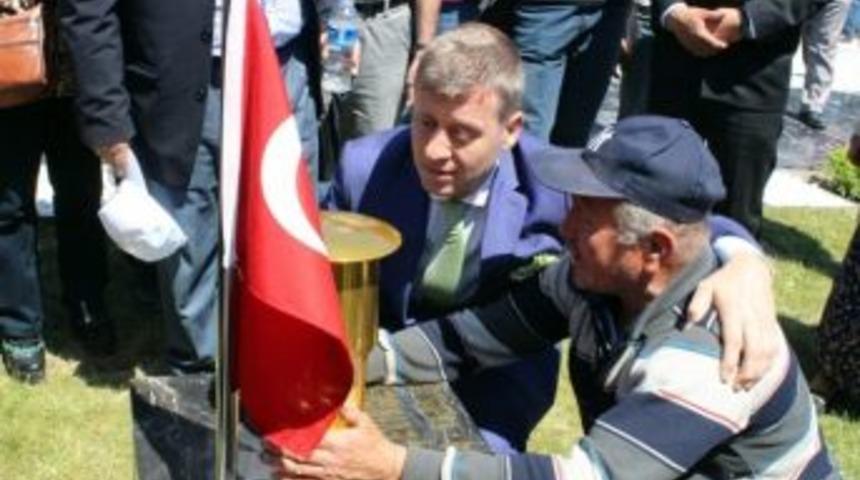 Metin Şent&uuml;rk Soma Maden Şehitliğinde