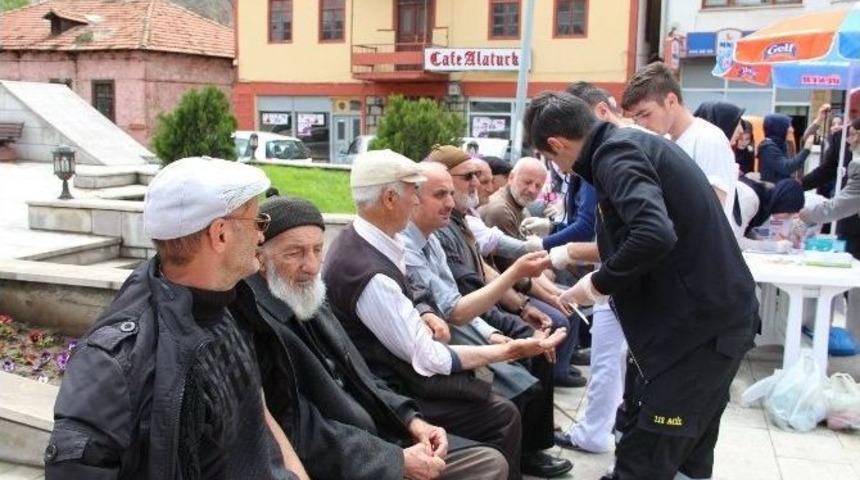 Oltu&rsquo;da &Ouml;ğrencilerden Hemşireler G&uuml;n&uuml; Etkinliği