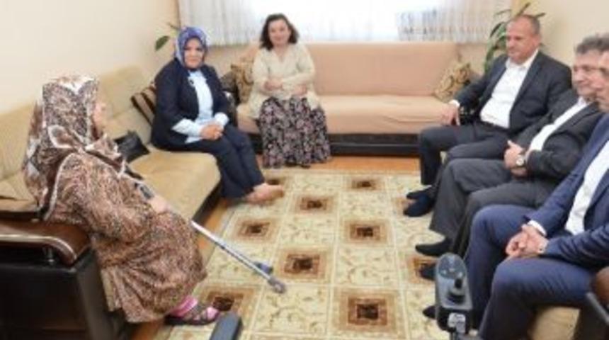 Başkan Keleş Ve Ayşe Keşir&rsquo;den Engelli Vatandaşa Ak&uuml;l&uuml; Ara&ccedil;