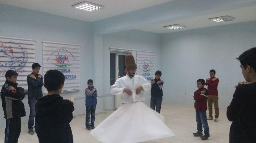 Semazen Kursu İlgi G&ouml;r&uuml;yor