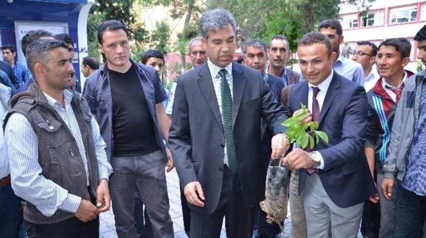 Siverek&rsquo;te Fidan Dağıtımı