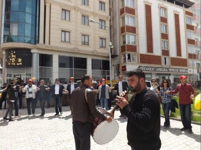 Bes &Uuml;yelerinden Davul Zurnalı Grev 1