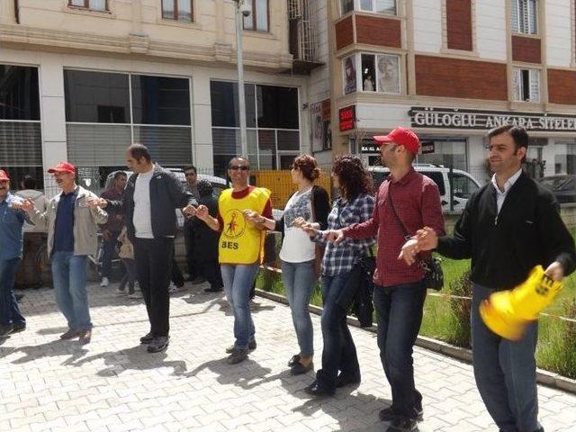 Bes &Uuml;yelerinden Davul Zurnalı Grev 2