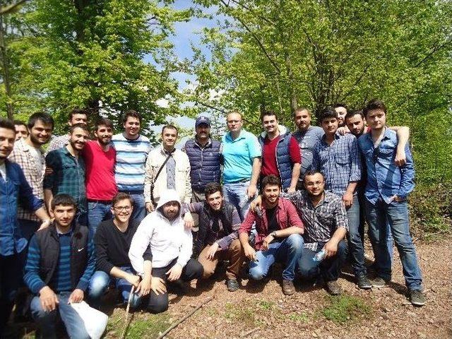 Orman Fak&uuml;ltesi &Ouml;ğrencileri Dersi Ormanda Yaptılar 3