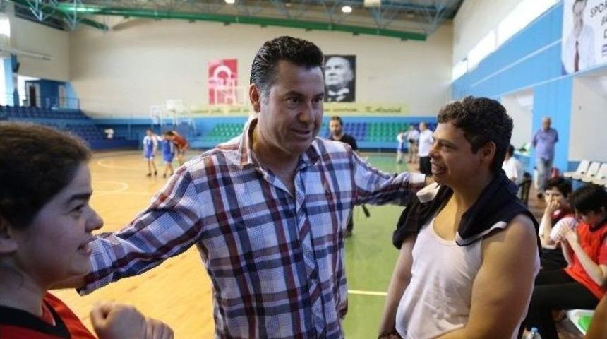 &Ouml;zel Sporcular Sahada Ter D&ouml;kt&uuml;