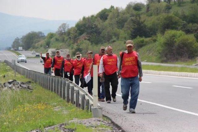 Ankara'ya Yürüyen Emekliler, Bolu Dağı'nı Geçişte Zorlandı