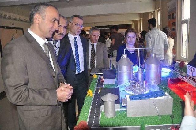 Atatürk Üniversitesi Mühendislik Fakültesi Tarafından Hazırlanan Öğrenci Proje Şenliği Başladı