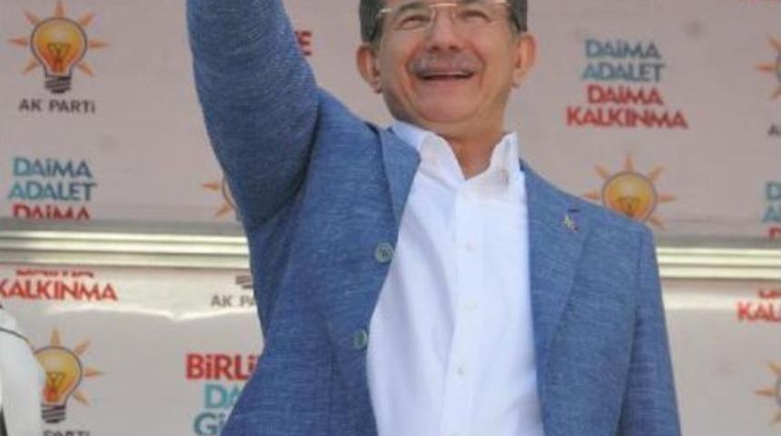 Başbakan Davutoğlu: Cumhurbaşkanımıza Kimse Dil Uzatamaz