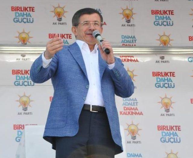 Başbakan Davutoğlu: Cumhurbaşkanımıza Kimse Dil Uzatamaz