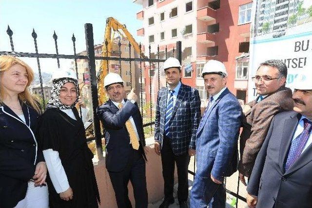 Bakan G&uuml;ll&uuml;ce Tesis A&ccedil;tı, Davullu Zurnalı Yıkıma Katıldı 1