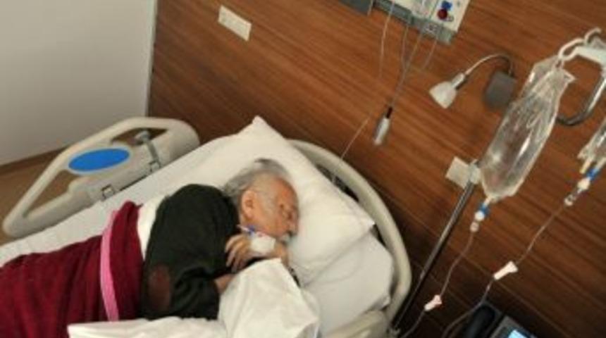 &Uuml;nl&uuml; Karikat&uuml;rist Bedri Koraman Hastanelik Oldu