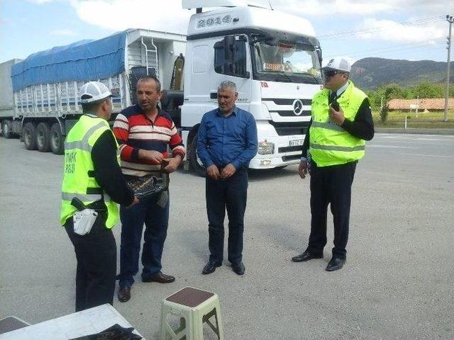 Çorum Polisinden ‘leblebili’ Trafik Denetimi