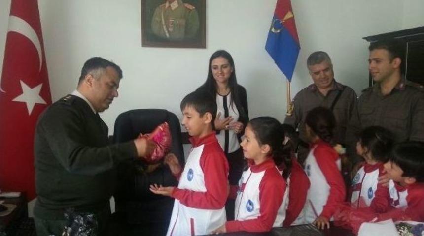 Kumk&ouml;y İlkokulu &Ouml;ğrencileri Jandarmada