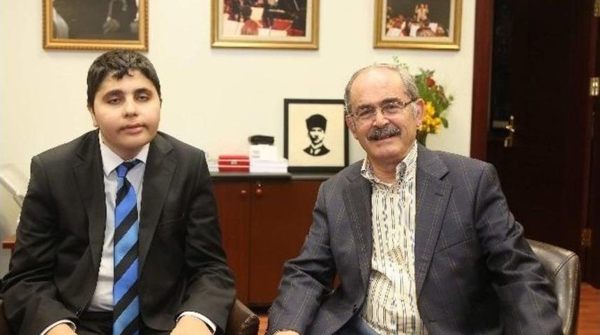 Engelli Gazeteci Arat&rsquo;tan Başkan B&uuml;y&uuml;kerşen&rsquo;i &Ouml;vd&uuml;