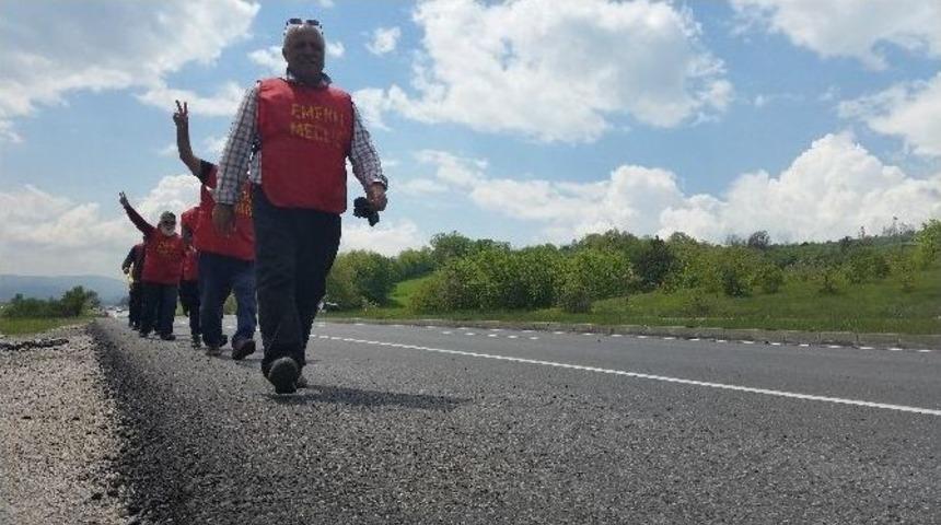 İstanbul&rsquo;dan Ankara&rsquo;ya Y&uuml;r&uuml;yen Emekliler Bolu&rsquo;ya Ulaştı