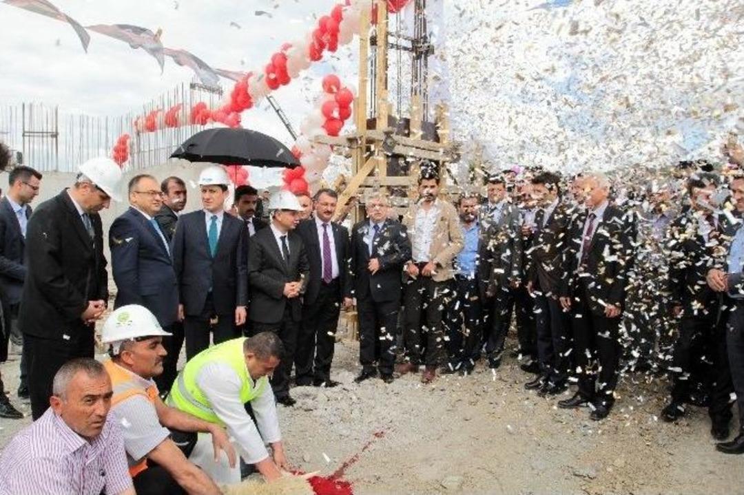 İş Garantili &Uuml;niversite Temeli Atıldı