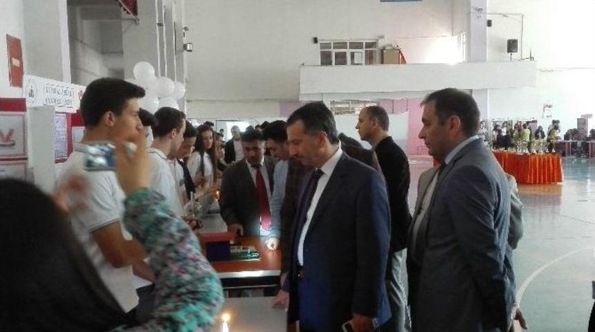 Boz&uuml;y&uuml;k Kumral Abdal Anadolu Lisesi T&uuml;bitak Bilim Fuarı D&uuml;zenledi