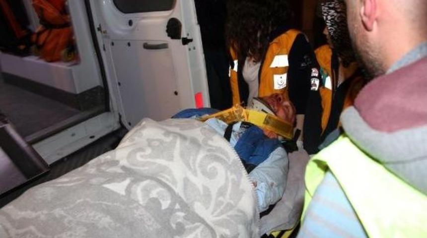 Tıraşlama Yapılan Dağda Heyelan: 80 Metre Yüksekten Devrilen Kamyondaki 2 Kişi Kurtarıldı