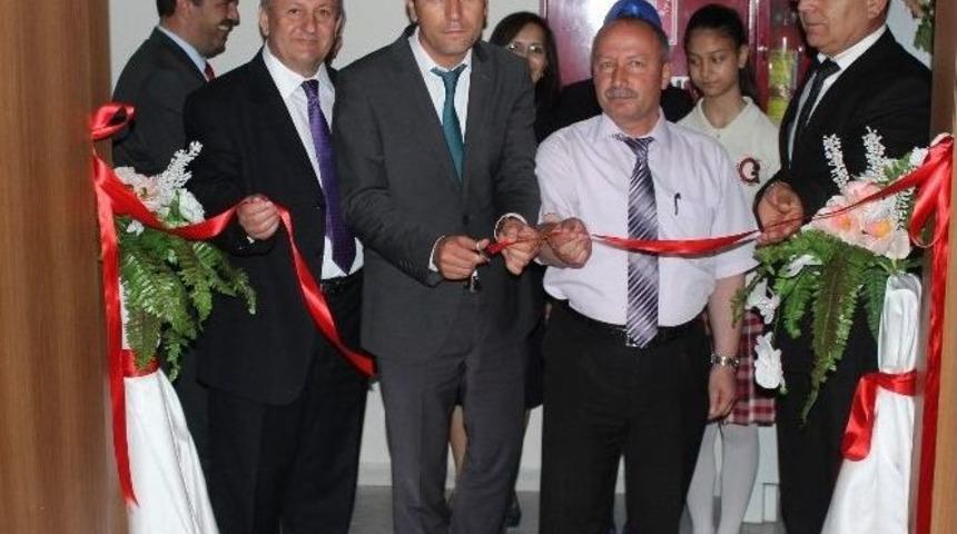 Aydınlı &Ouml;ğrenciler &rsquo;şimdi D&uuml;ş&uuml;nme Zamanı&rsquo; Adlı Sergide Tasarım M&uuml;cadelesi Verdi