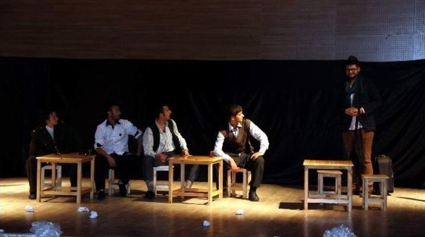 Temaşa İstasyonu Sanat Topluluğu’ndan ‘senarist’ Oyunu