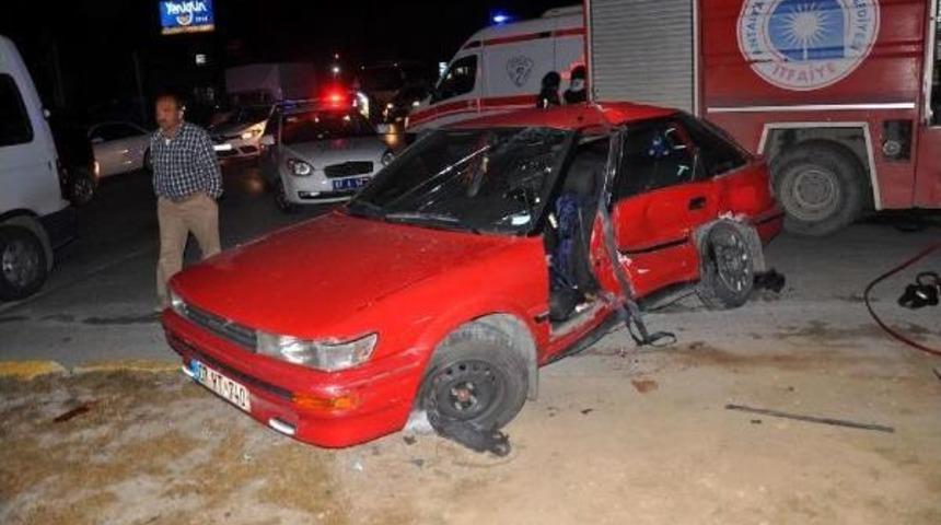 Minibüsle Otomobil Çarpıştı: 7 Yaralı