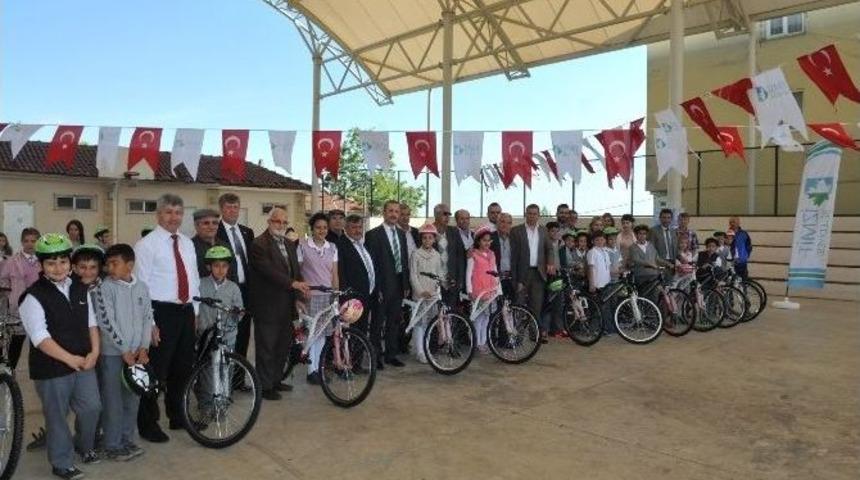 İzmit Belediyesi&rsquo;nden 146 &Ouml;ğrenciye Bisiklet