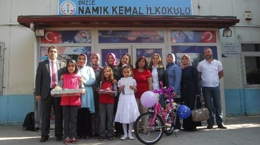 Annelerine Mektup Yazdılar &Ouml;d&uuml;l&uuml; Aldılar