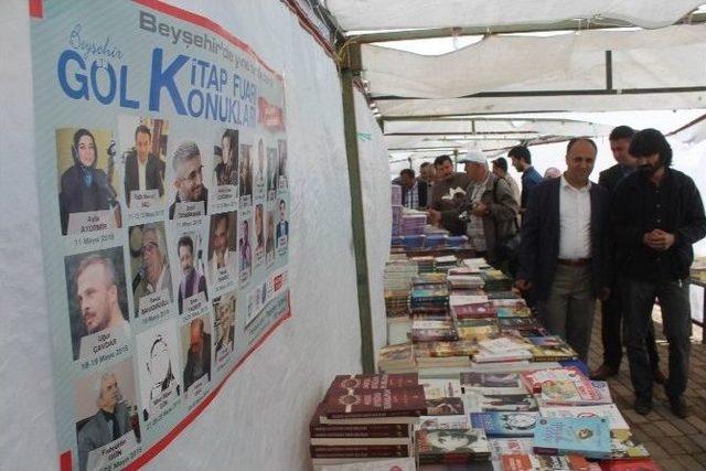 Başkan Özaltun Ve Meclis Üyeleri Kitap Fuarında Kitap Okudu