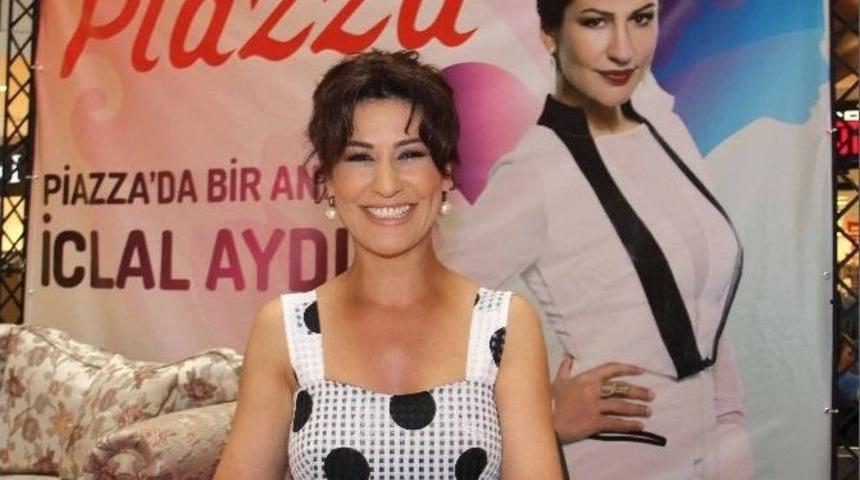 İclal Aydın Yalnızlığının Efendisi