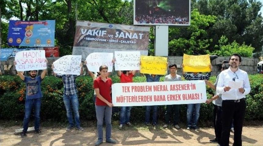 A&uuml;&rsquo;l&uuml; &Ouml;ğrencilerden "mhp&rsquo;li Akşener&rsquo;i Yedirtmeyiz" Eylemi