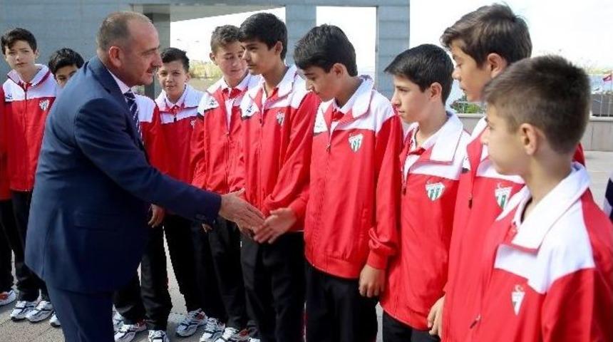 G&ouml;lbaşı U-14 Futbol Takımı Şampiyonluk Yolunda