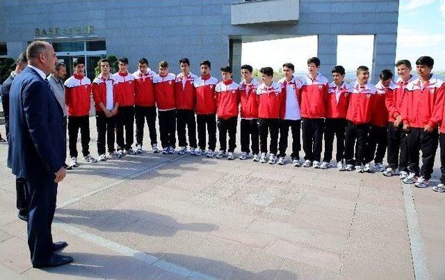 Gölbaşı U-14 Futbol Takımı Şampiyonluk Yolunda