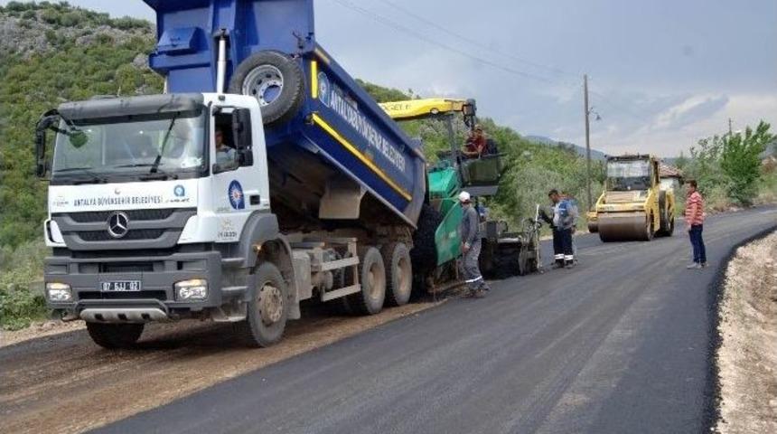 Karaveliler Yoluna Sıcak Asfalt