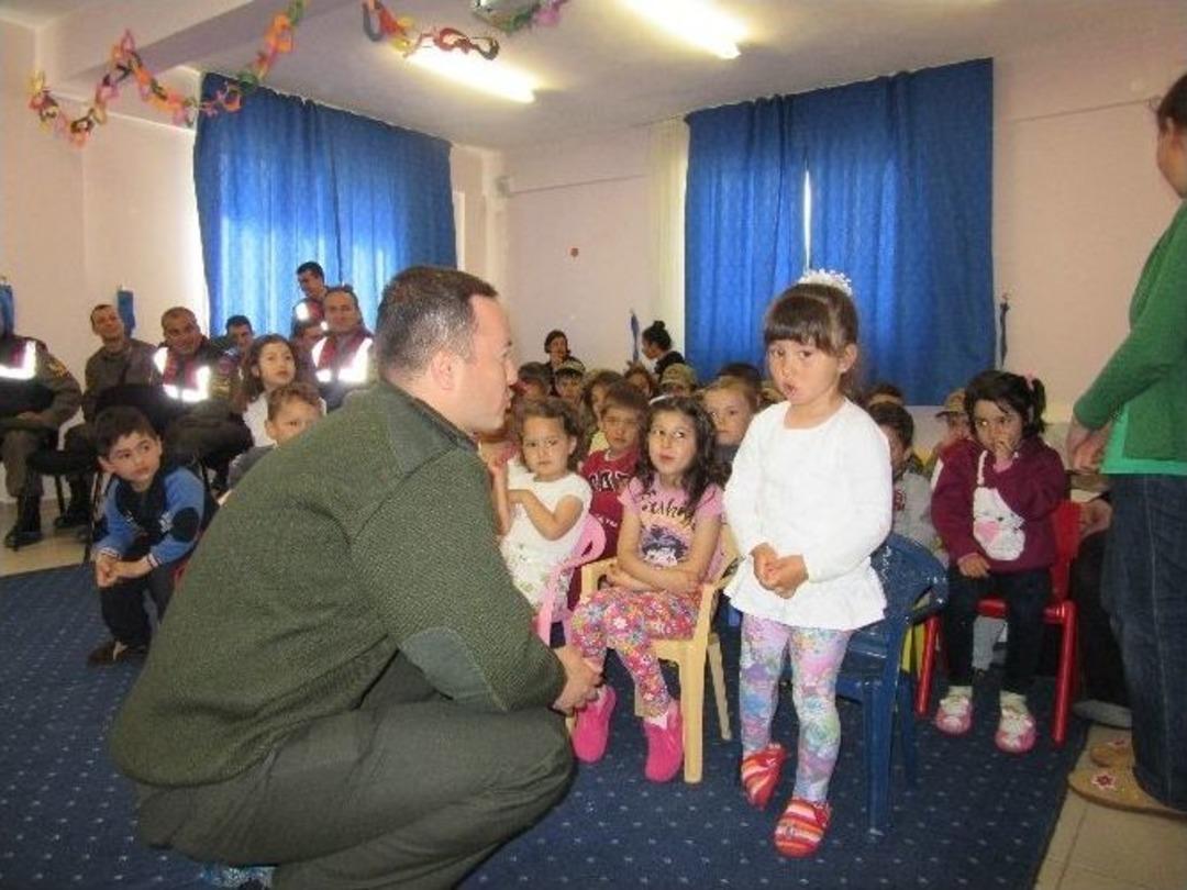 Anaokulunda "jandarma Hep Benimle G&uuml;vendeyim Askerimizle" Projesi