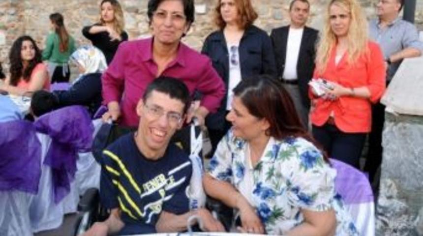 Başkan &Ccedil;er&ccedil;ioğlu, Engelliler İle Yemekte Buluştu