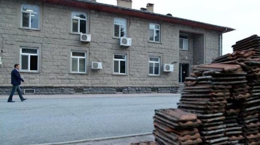 T&uuml;rkiye&rsquo;Nin Ilk Kiremitleri, Kayseri Şeker&rsquo;In &Ccedil;atısında Da Kullanılmış