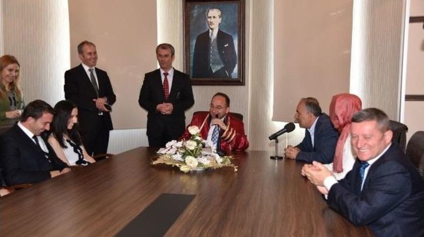 &Uuml;z&uuml;lmez, Personelini Evlendirdi