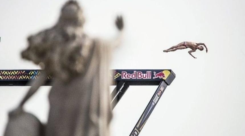 Red Bull Clıff Dıvıng Heyecanı S&uuml;r&uuml;yor