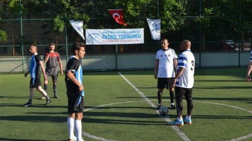 Başlama Vuruşu Roberto Carlos'tan