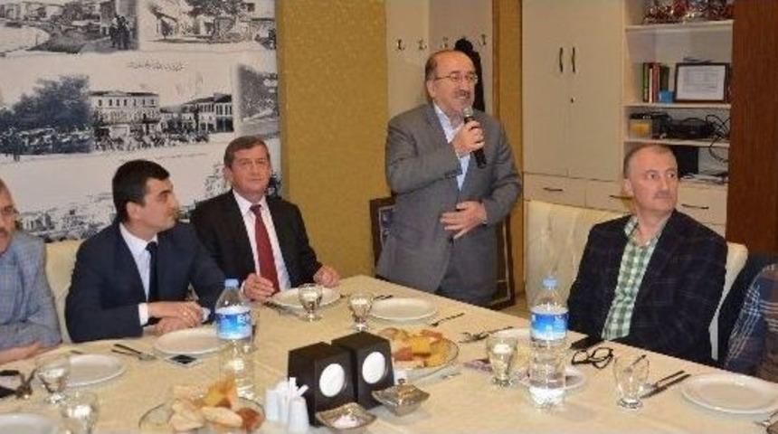 Başkan G&uuml;mr&uuml;k&ccedil;&uuml;oğlu Ak Partili Gen&ccedil;lerle Buluştu