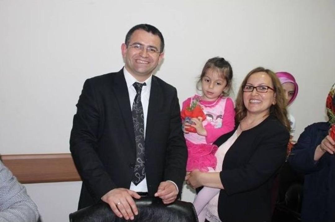 Sağlık M&uuml;d&uuml;r&uuml; Dr. Mahir Arslan Sağlık &Ccedil;alışanı Bayanların Anneler G&uuml;n&uuml;n&uuml; Kutladı