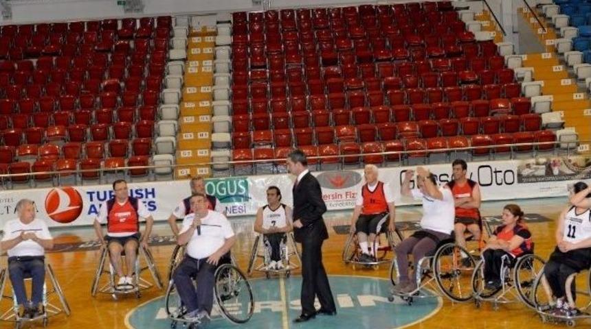 Engelliler Basketbol Ma&ccedil;ında Oda Başkanlarıyla Karşı Karşıya Geldi