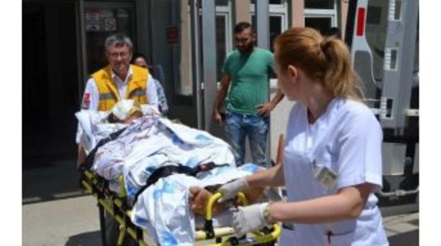 Kendisine Saldıran Yılanı Yakmak İsteyen Asker Canından Oluyordu