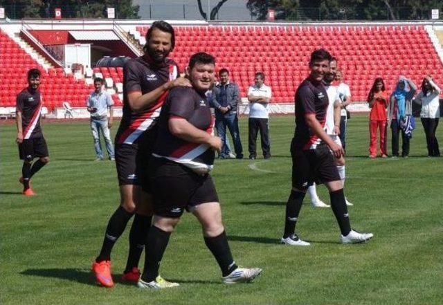 Balıkesirsporlu Futbolcular Engellilerle Oynadı