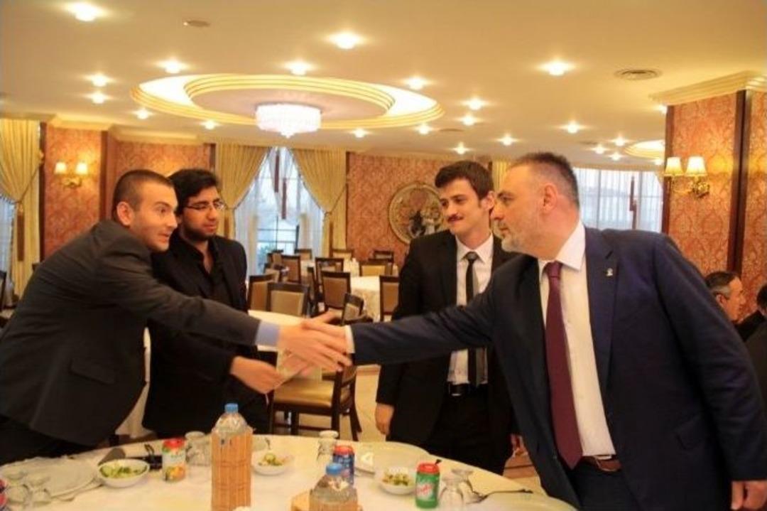 Ak Parti Sakarya Milletvekili Adayı Recep Hacıey&uuml;poğlu Serdivan&rsquo;ı Arşınladı