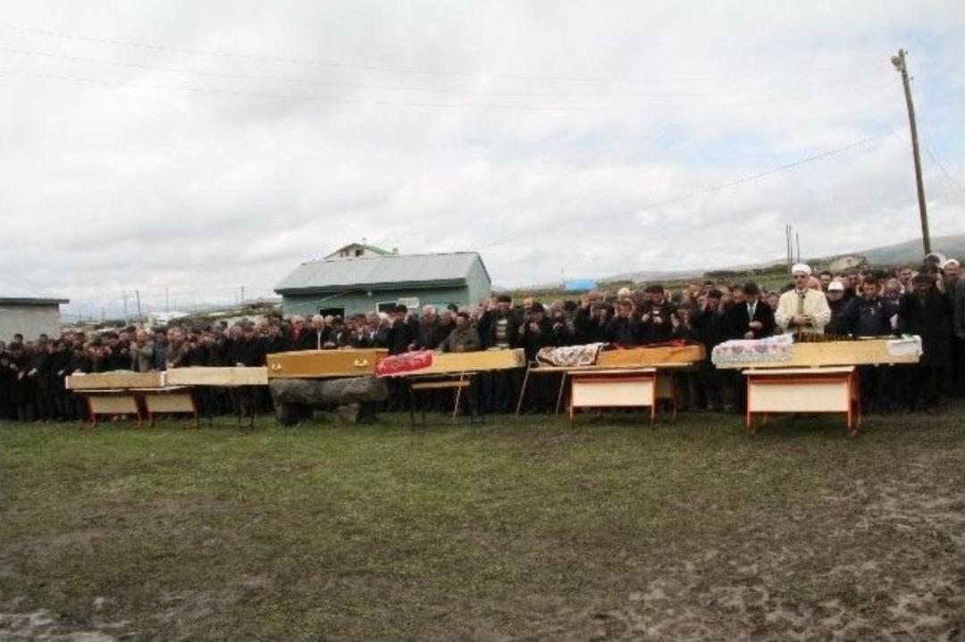 Feci Kazada Hayatını Kaybeden 6 Kişi Toprağa Verildi