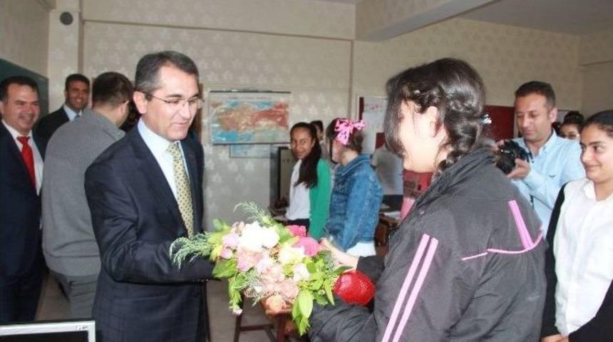 &Ouml;ğrenciler Davet Etti Emniyet M&uuml;d&uuml;r&uuml; Okulu Ziyaret Etti