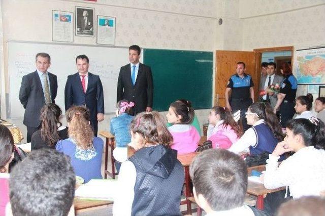 Öğrenciler Davet Etti Emniyet Müdürü Okulu Ziyaret Etti 1