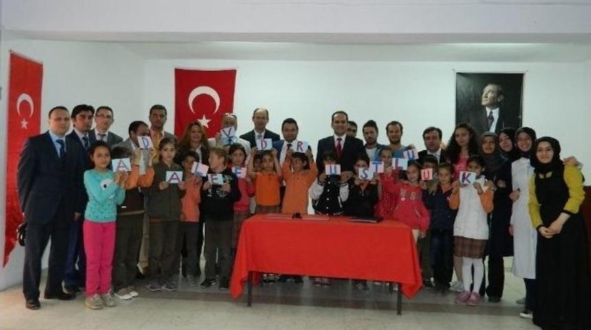 "değerleri Yaşıyorum" Projesi Eğitime Destek Oluyor