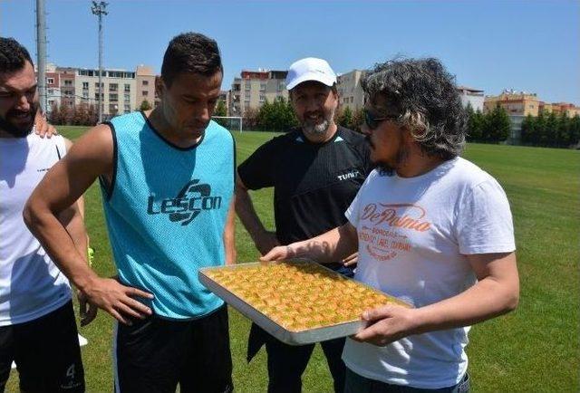 Spor Muhabirlerinden Manisaspor’a Destek Ziyareti